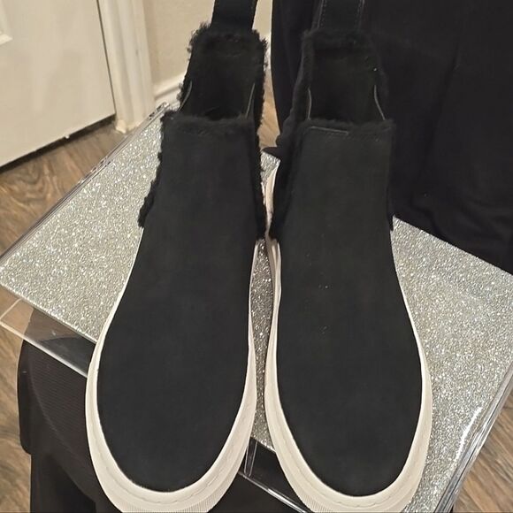 Ugg Alameda Chelsea Sneaker- Black - Picture 11 of 11